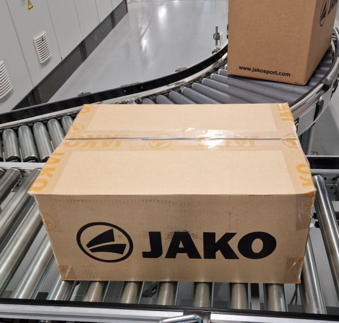 JAKO Karton auf Band